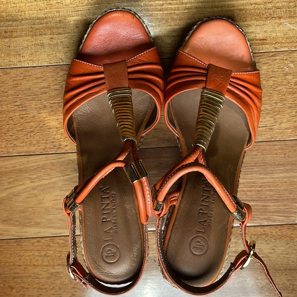 La Pinta shoes size 37 made in turkey . EUC . Wedge platform - Picture 4 of 8